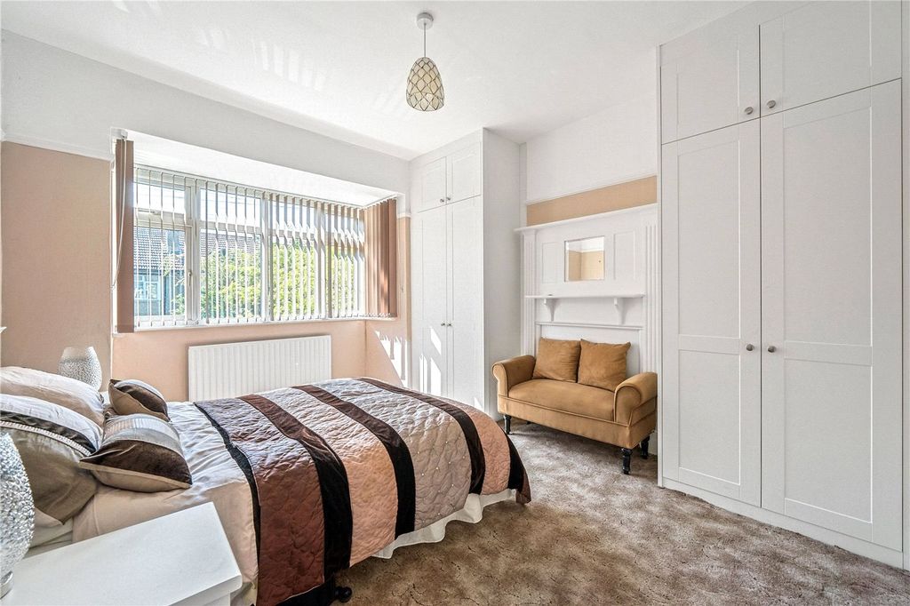 Property photo 3 of 10 Principal Bedroom