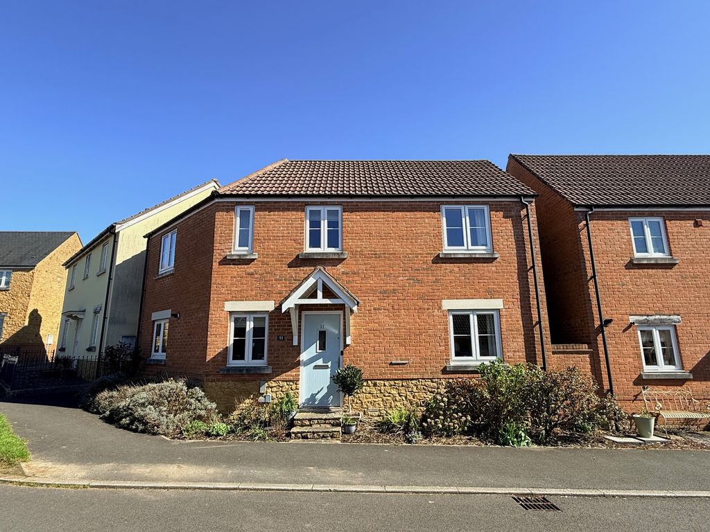 Property photo 1 of 19 Front Aspect