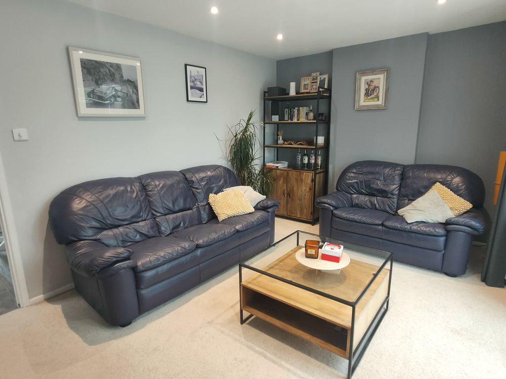 Property photo 3 of 17 Image