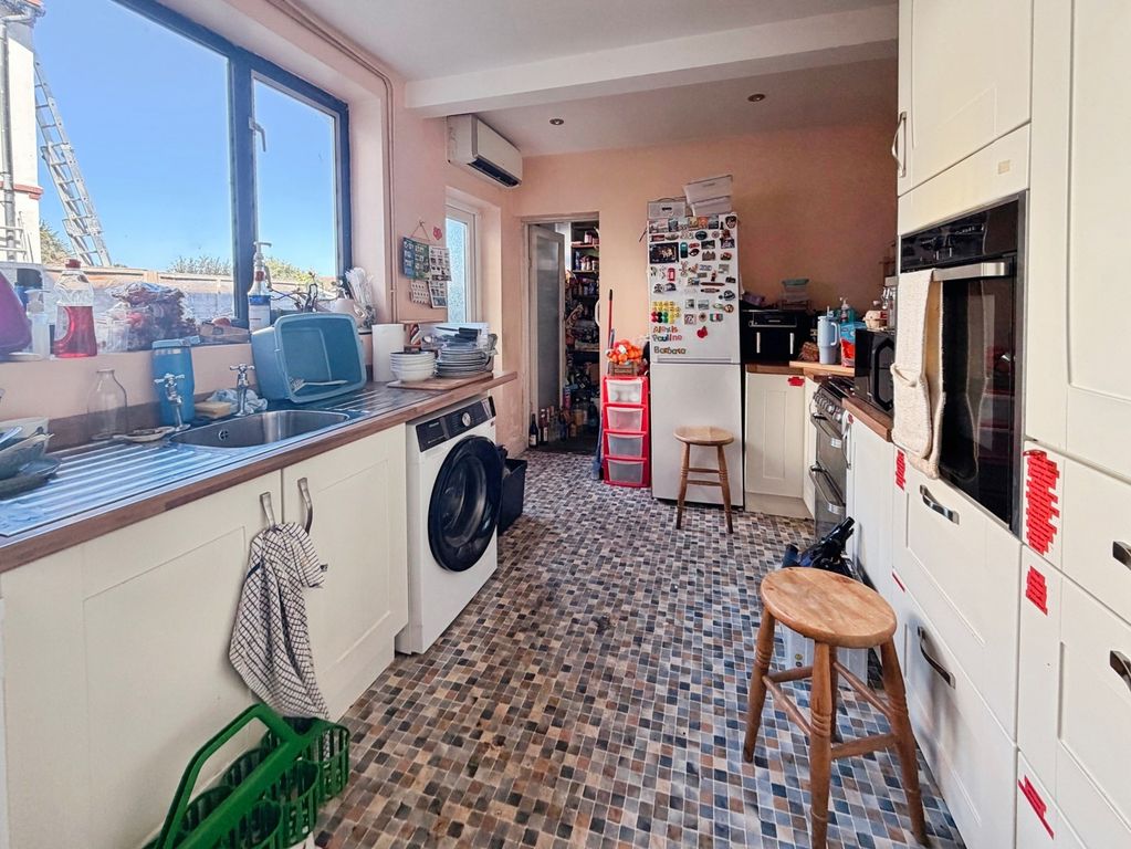 Property photo 2 of 11 Pbox-Img.Jpg