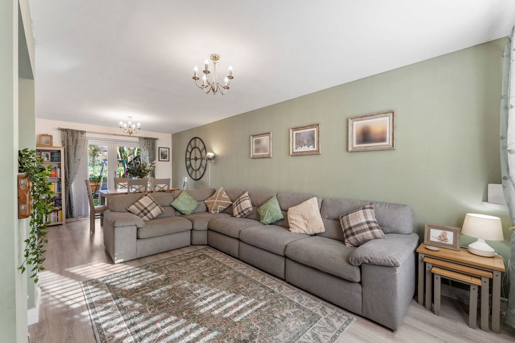 Property photo 2 of 24