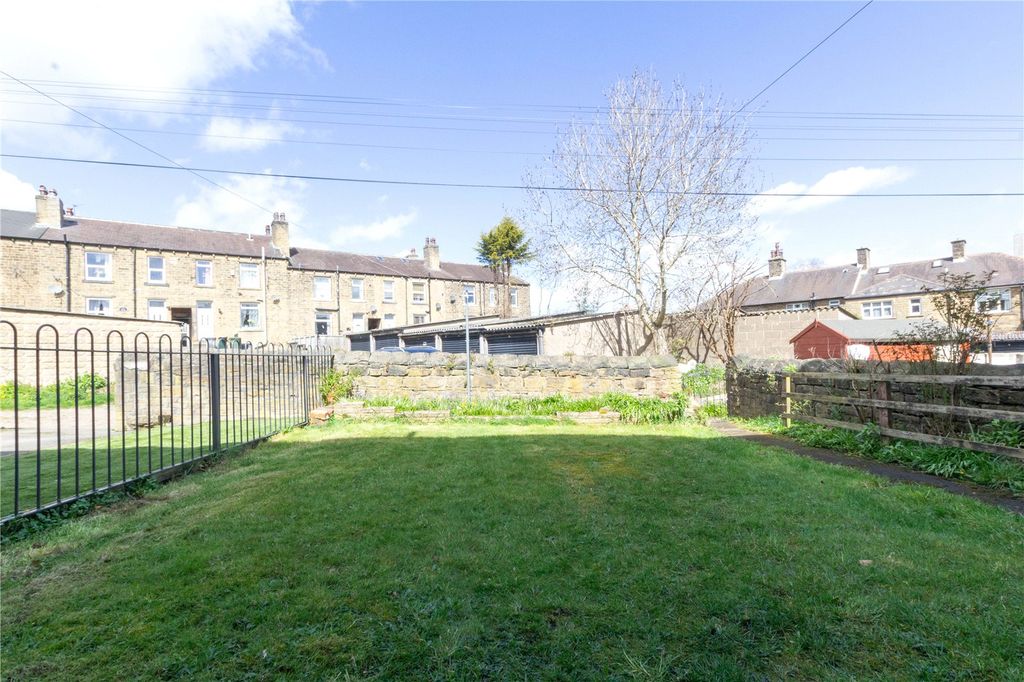 Property photo 2 of 17 Garden