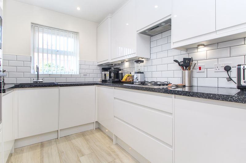 Property photo 3 of 25 Kitchen