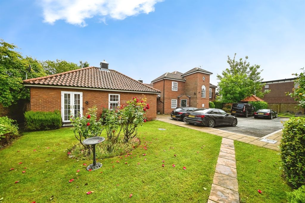 Property photo 2 of 14