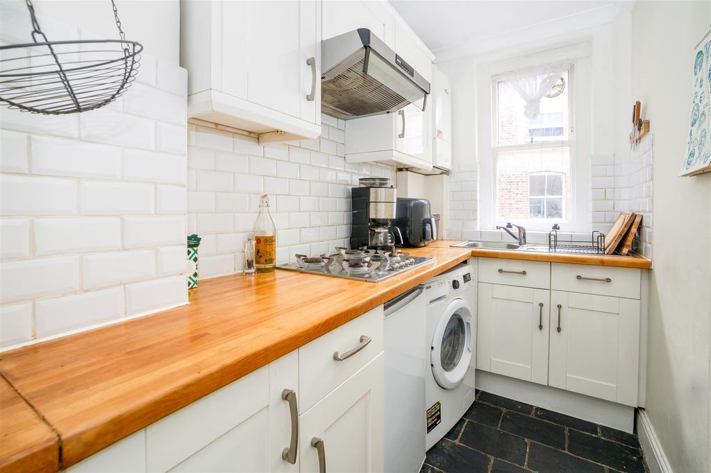 Property photo 2 of 8 06 To Let 1 Bedroom Flat Cloudesley Mansions N1 Ww