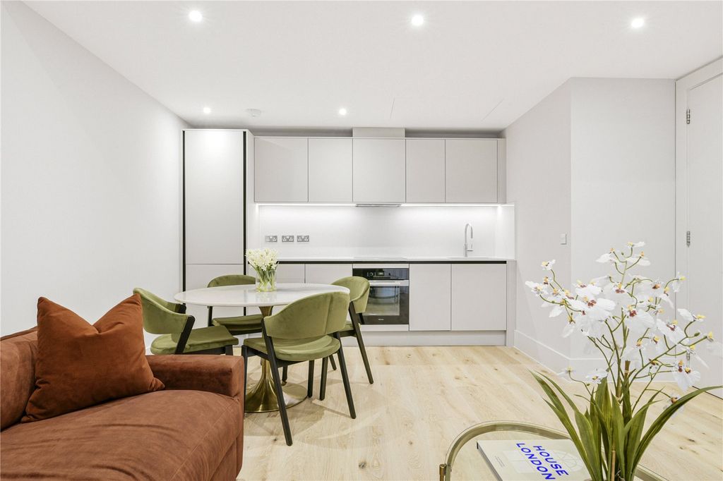 Property photo 2 of 9 Kitchen