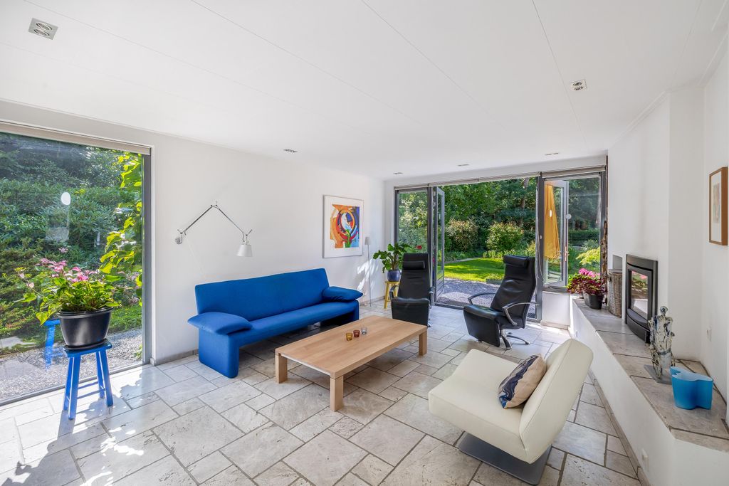 Property photo 2 of 83