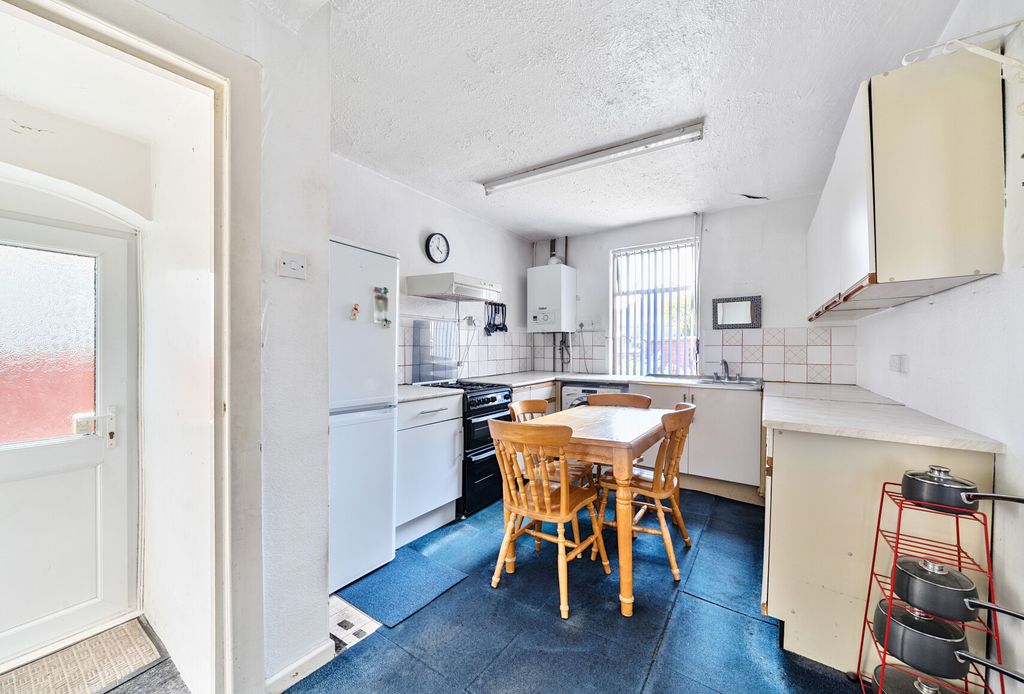 Property photo 2 of 14 1310805-14-6851Ad...