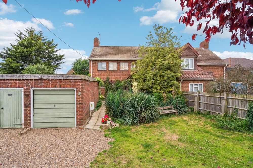 Property photo 1 of 32