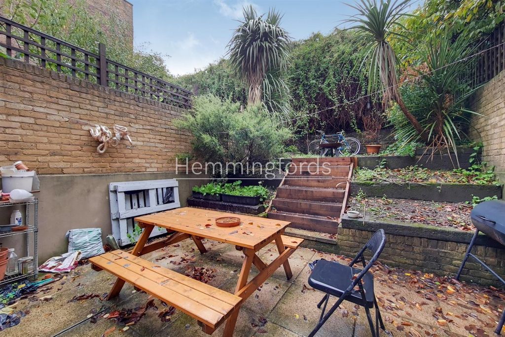 Property photo 2 of 11