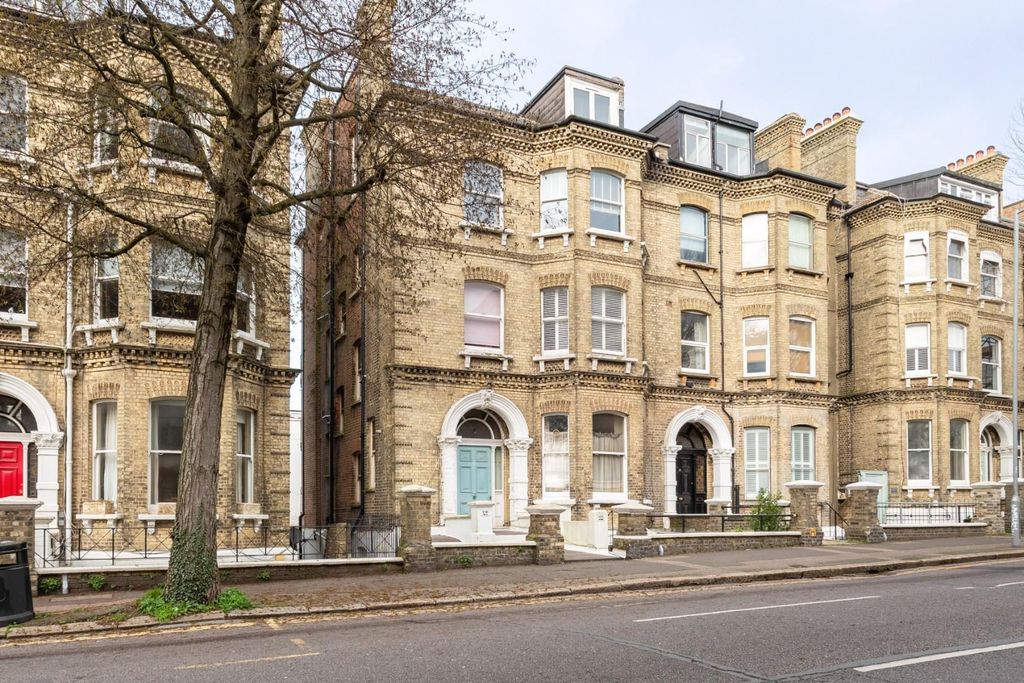 Property photo 1 of 16 Cromwell Road-16.Jpg