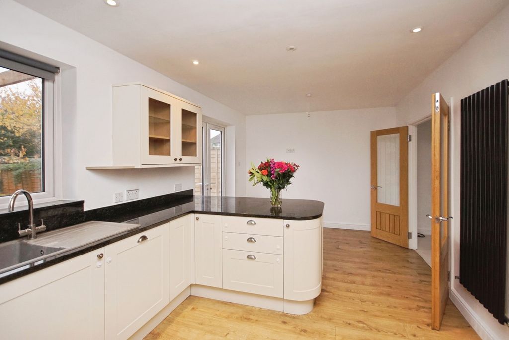 Property photo 2 of 21 Kitchen/Diner