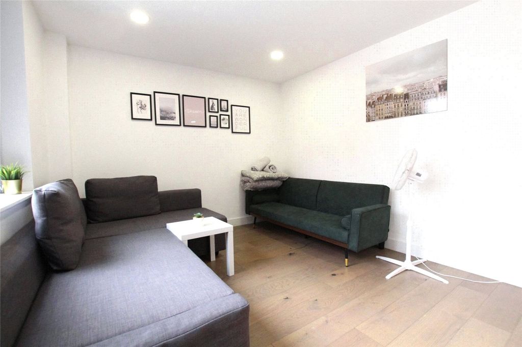 Property photo 3 of 7 Picture No. 05