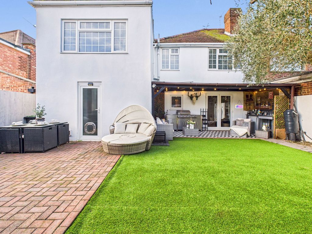 Property photo 2 of 25