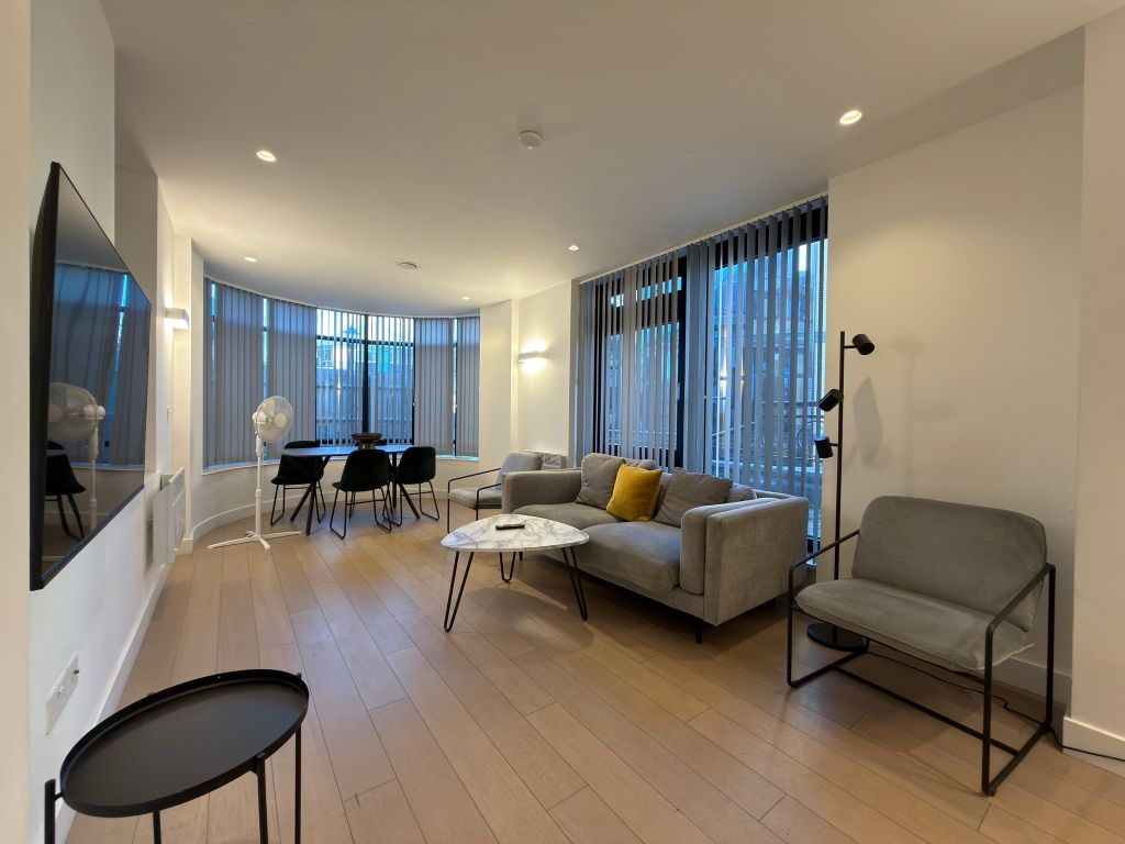 Property photo 1 of 22 Living Room