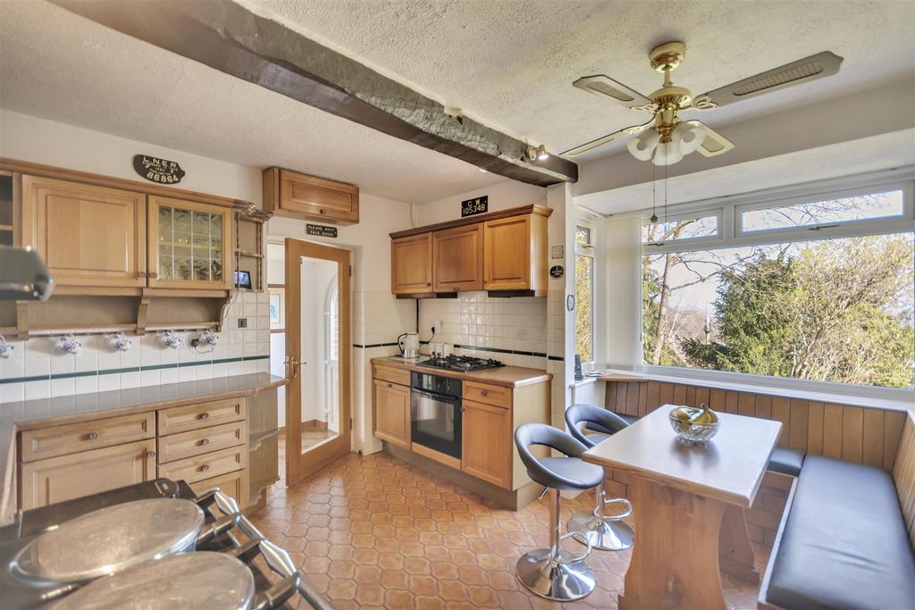 Property photo 2 of 24 Kitchen/ Breakfast Room