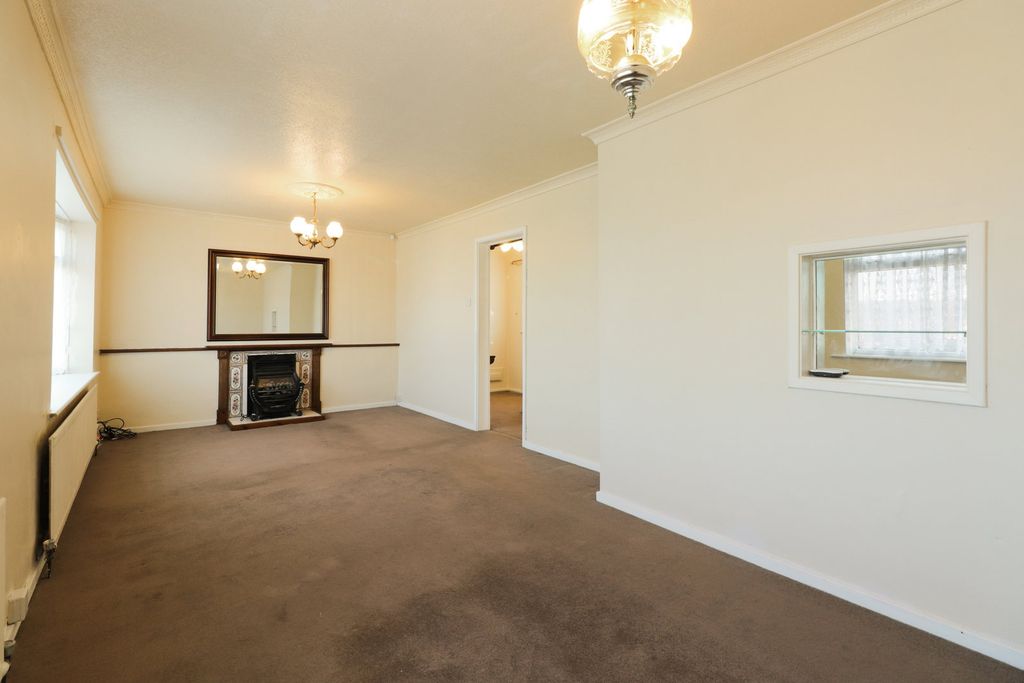 Property photo 2 of 31