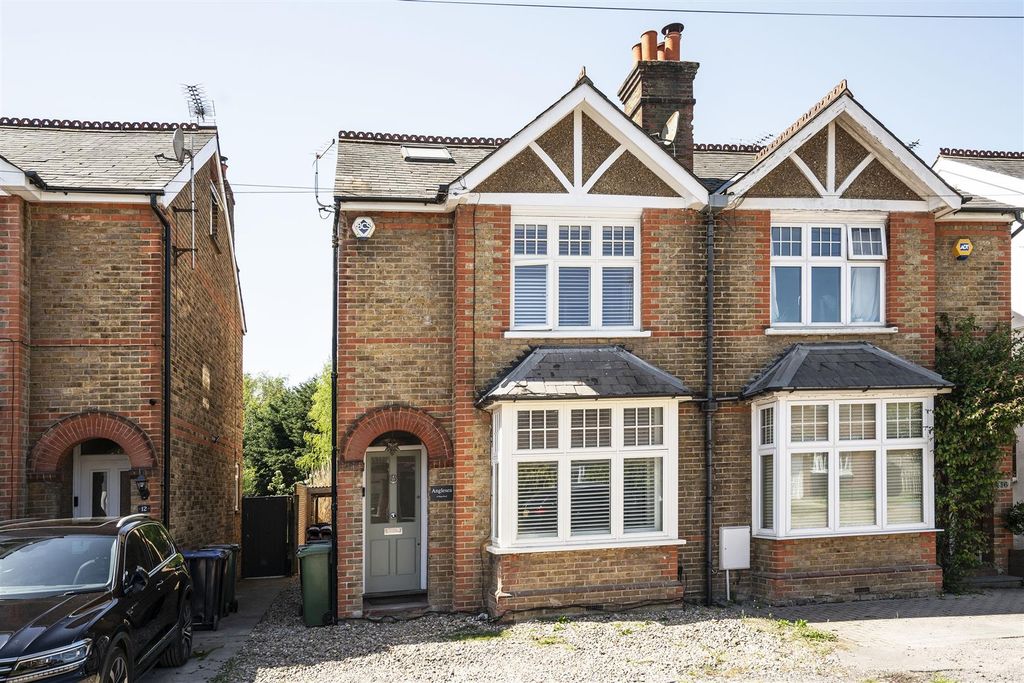 Property photo 1 of 17 Maple Road, Ashtead, Kt21 Exterior 4.Jpg