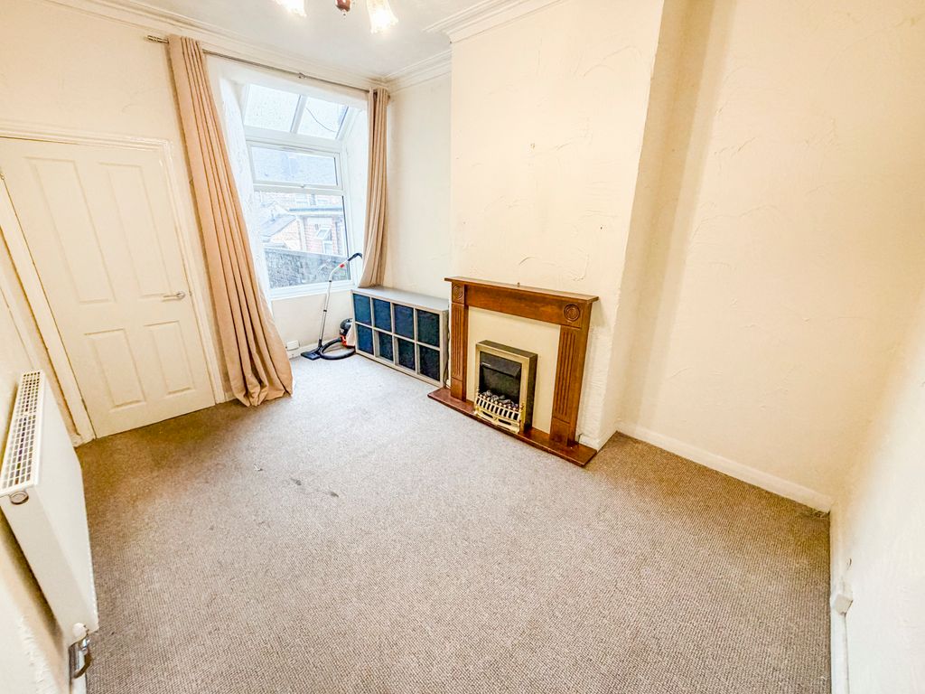 Property photo 3 of 10 Living Room