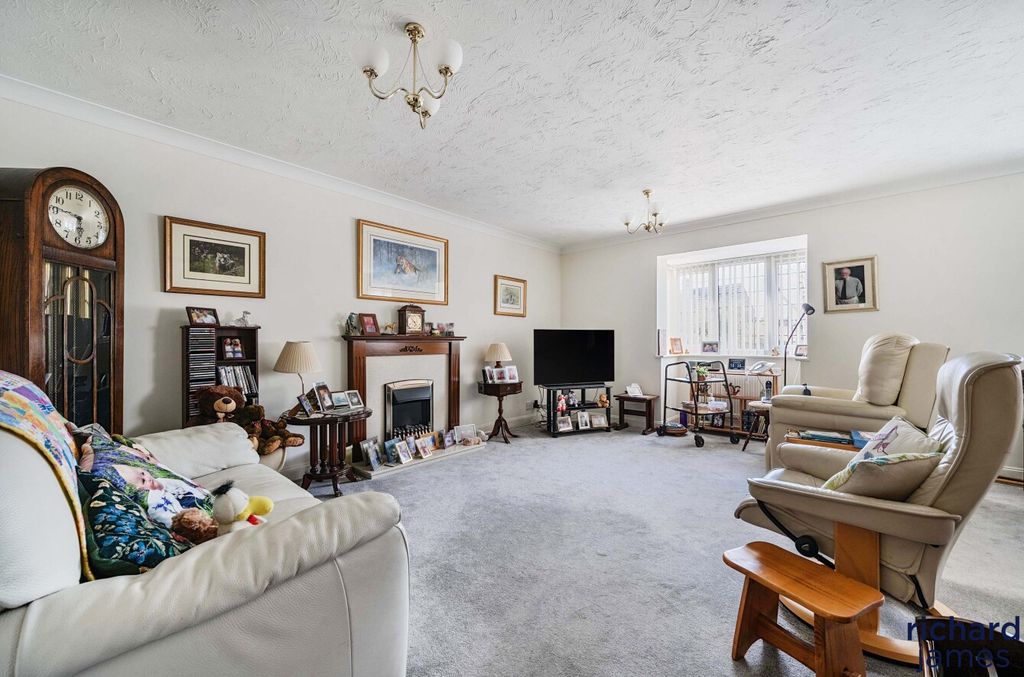 Property photo 2 of 16 E0c0Aa131Ec74B02B2Ff857094A5Ec58