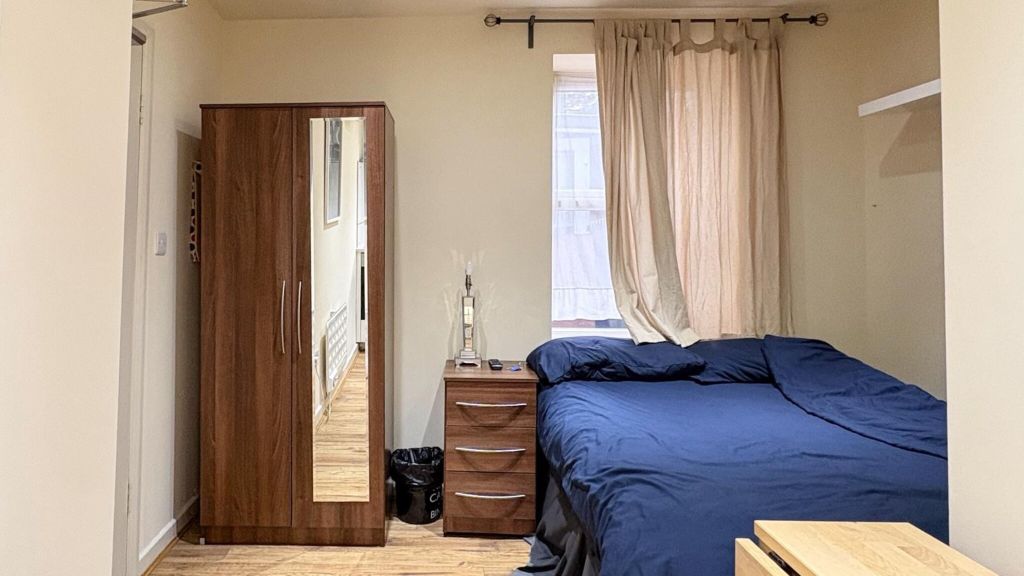 Property photo 1 of 5 Bedroom