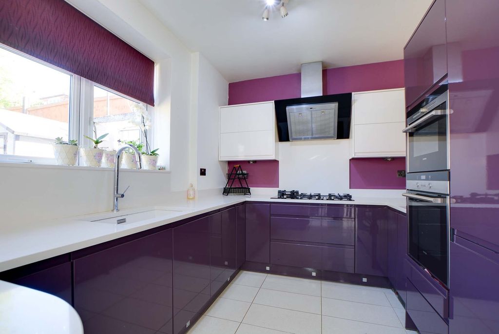 Property photo 3 of 24