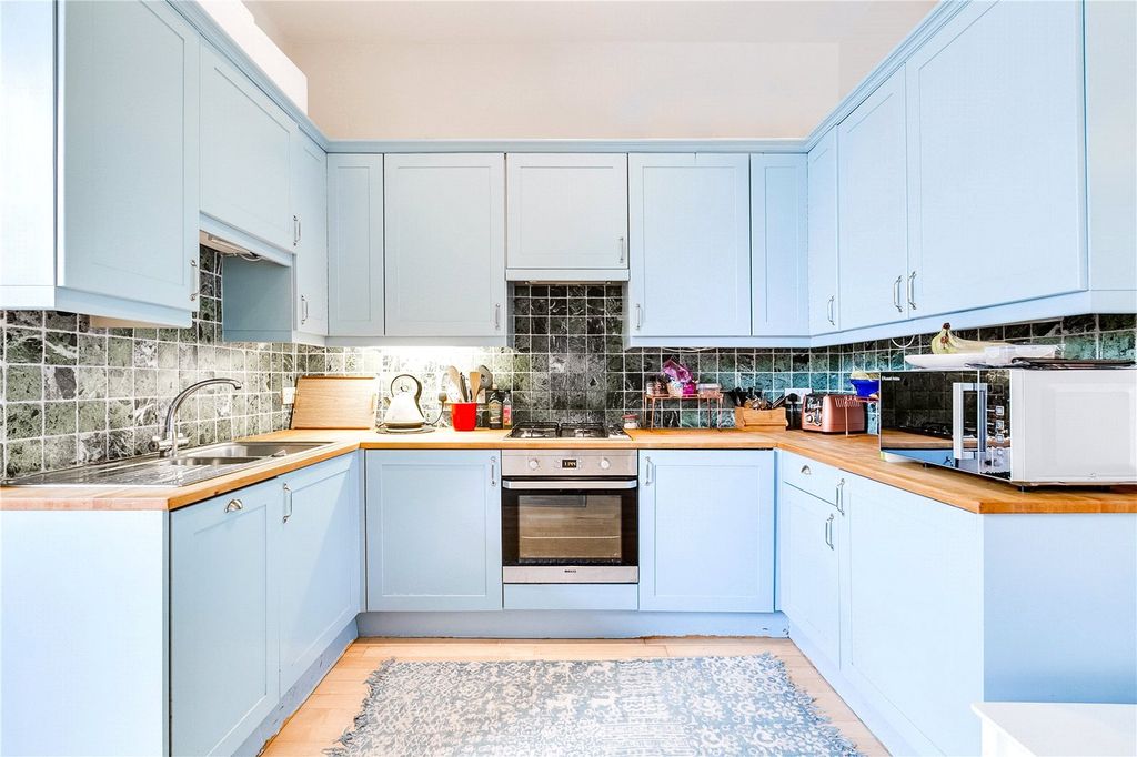 Property photo 2 of 11