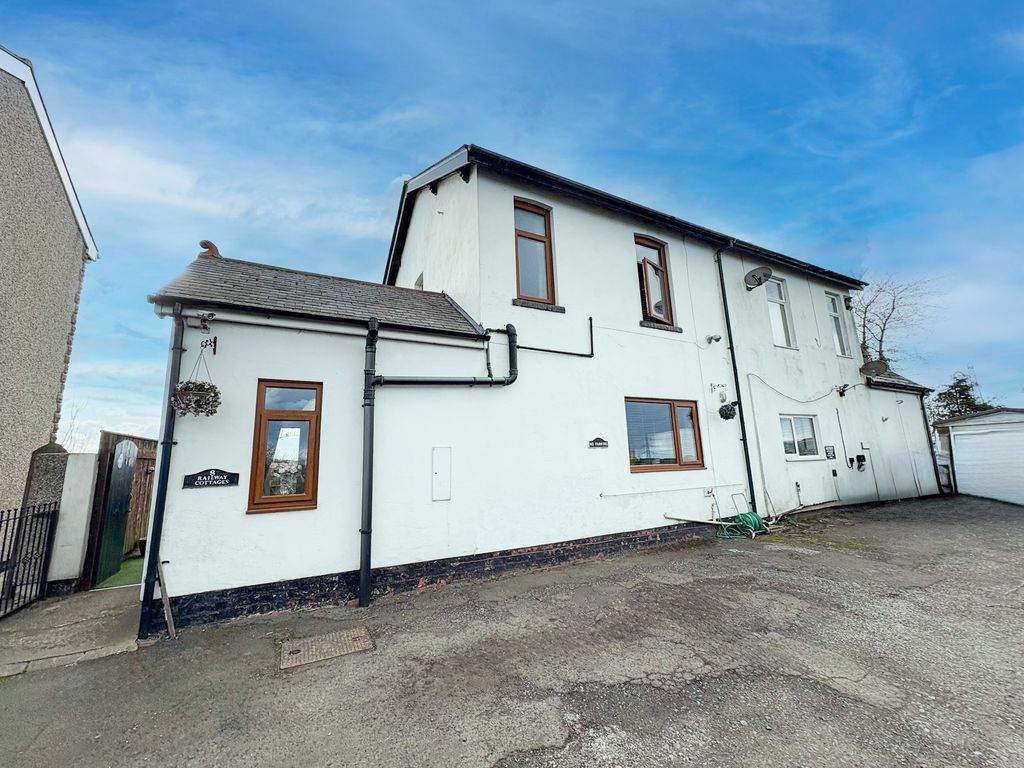 Property photo 1 of 12 Photo 12