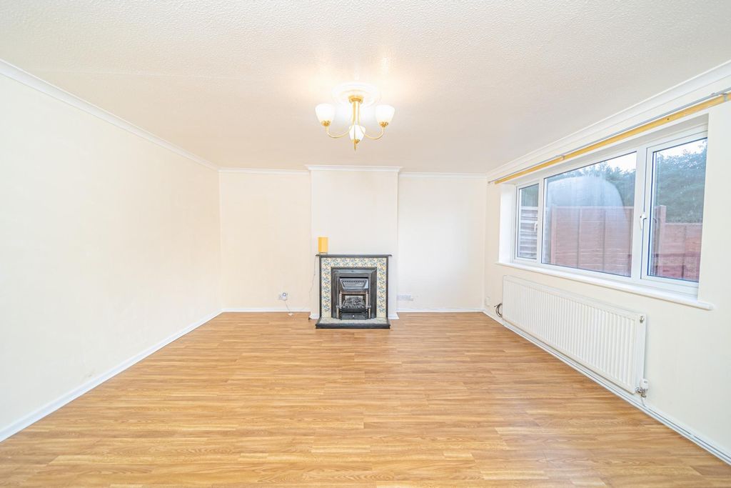 Property photo 2 of 11 Photo 4