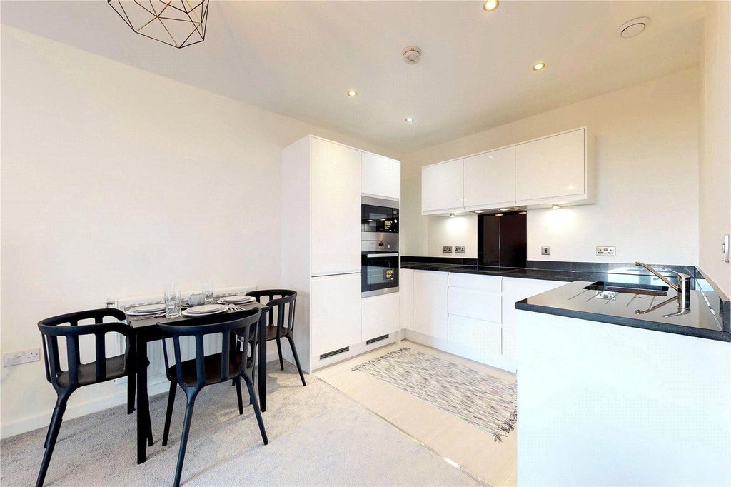Property photo 3 of 9 Kitchen