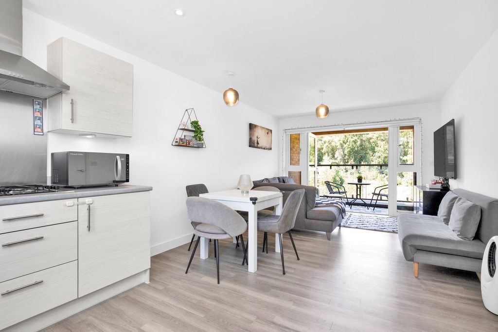 Property photo 3 of 21