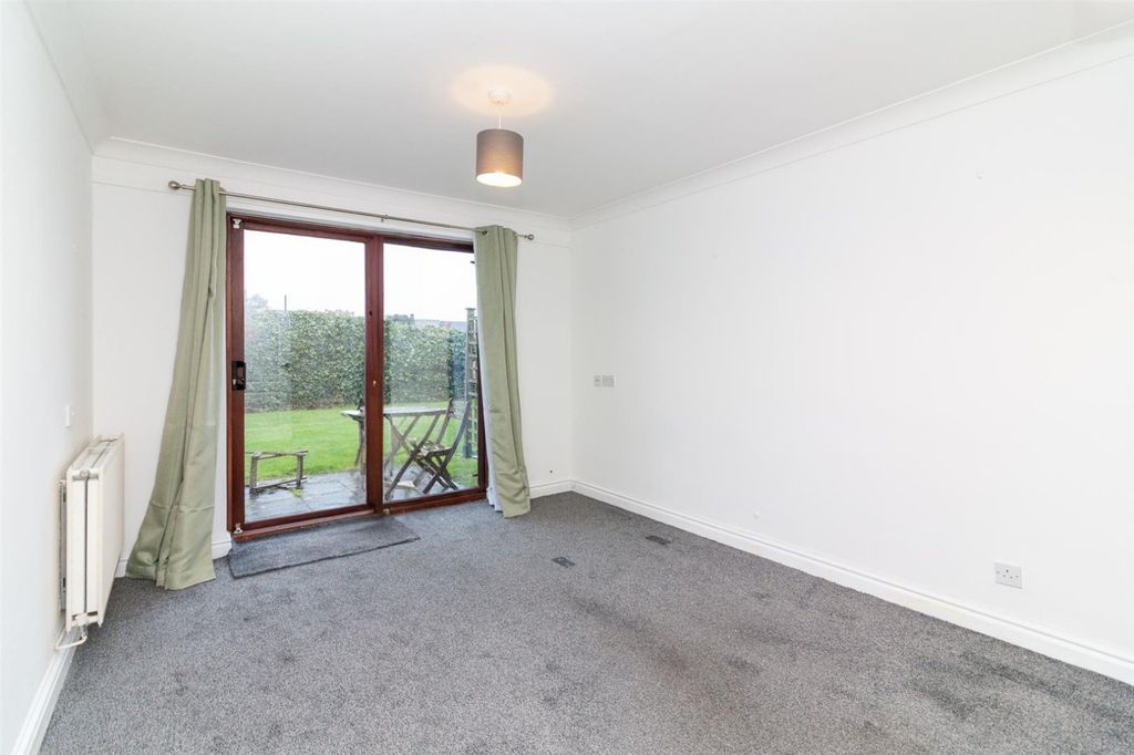 Property photo 3 of 10 Picture No. 12