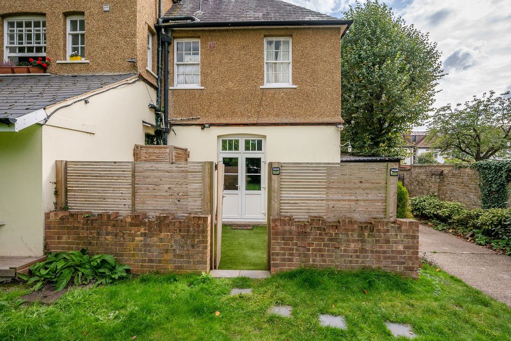 Property photo 1 of 8