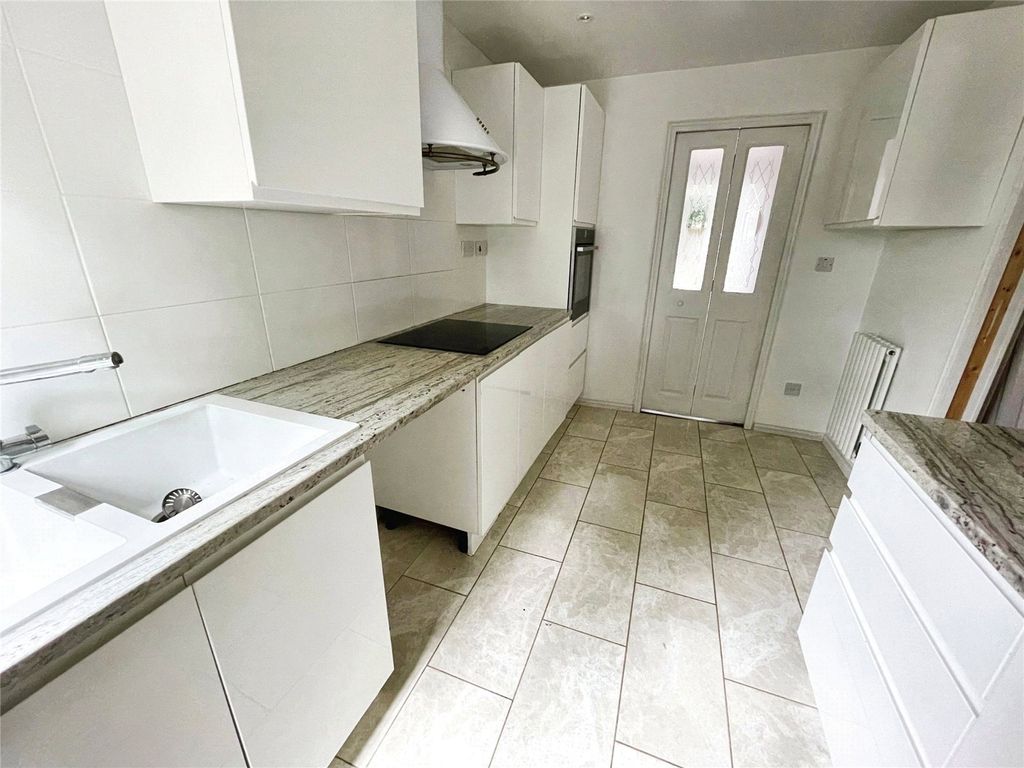 Property photo 2 of 9 Kitchen
