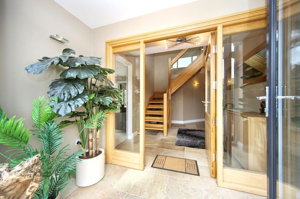 Property photo 2 of 42