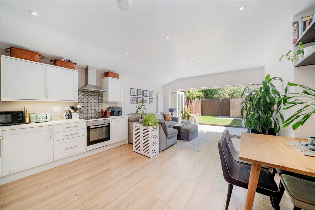 Property photo 1 of 12 Kitchen/Reception