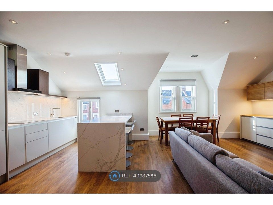 Property photo 2 of 20 Open-Plan Sitting Room 2