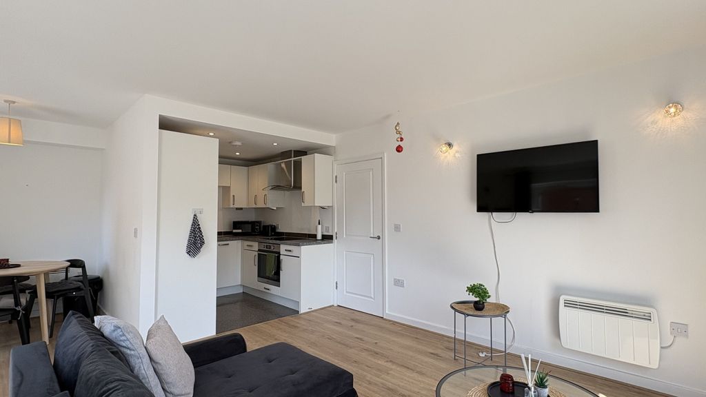 Property photo 1 of 14 2 Bedroom Flat To Rent On Pelling Street, London.