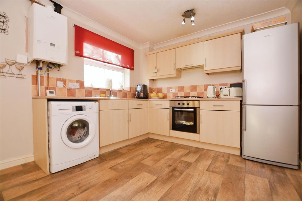 Property photo 3 of 18 Kitchen