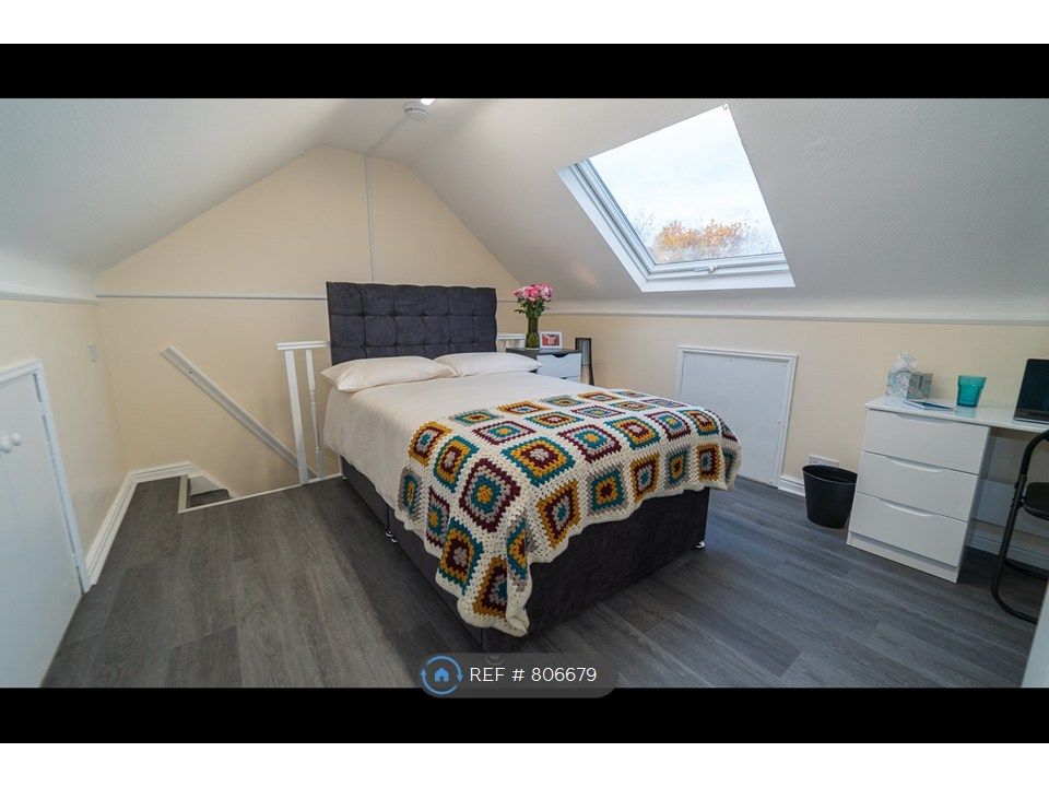 Property photo 2 of 16 Eston Loft-A