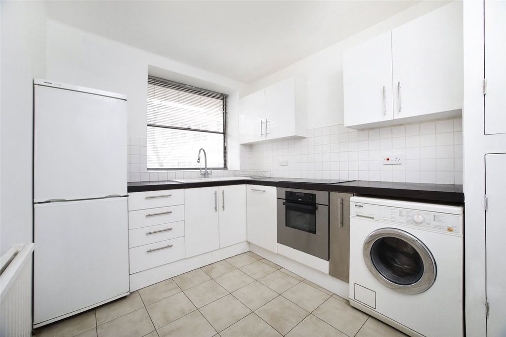 Property photo 2 of 7 Picture No. 12