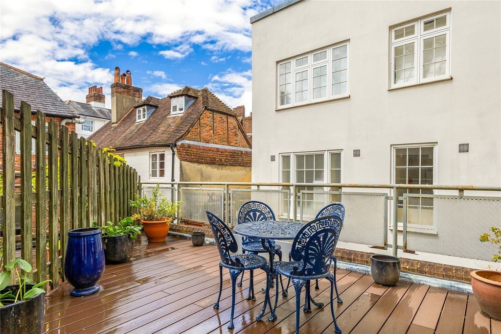 Property photo 3 of 10 Terrace