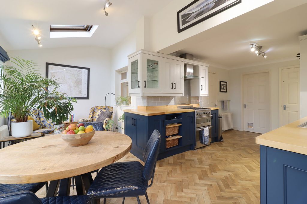 Property photo 2 of 33