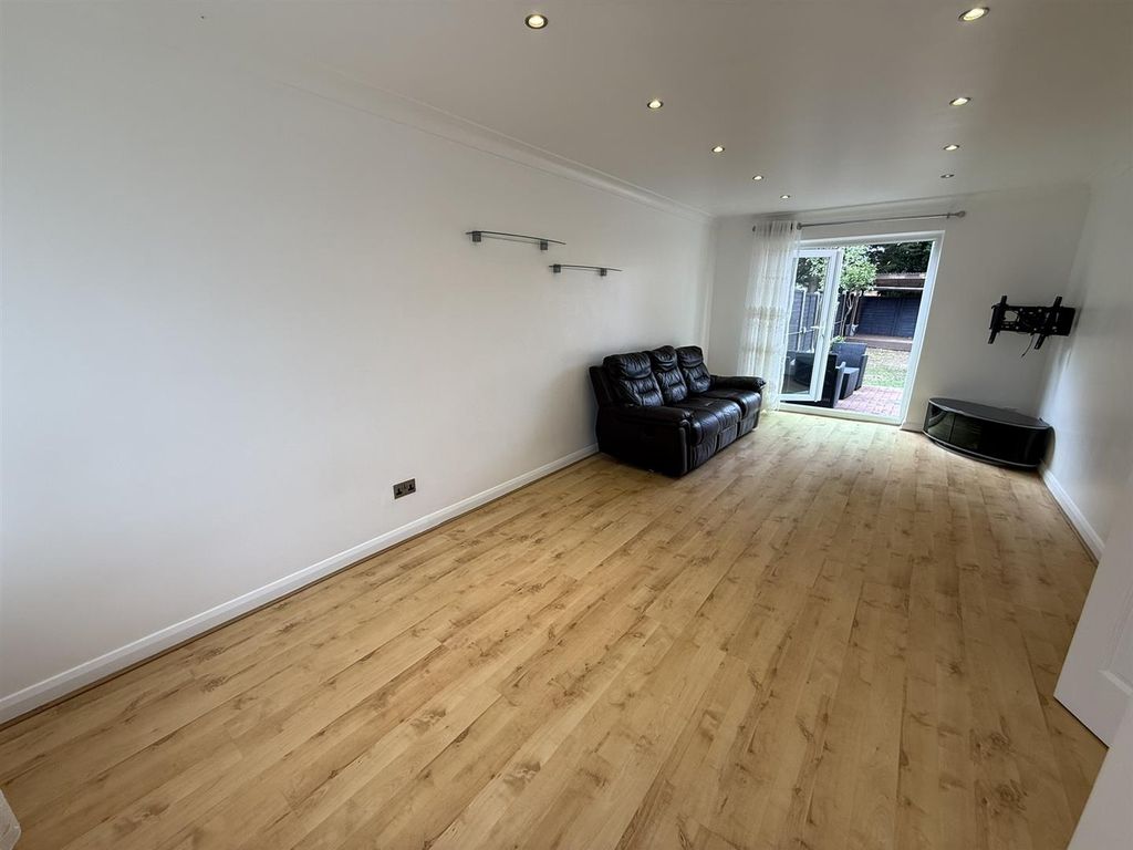 Property photo 2 of 14 Lounge