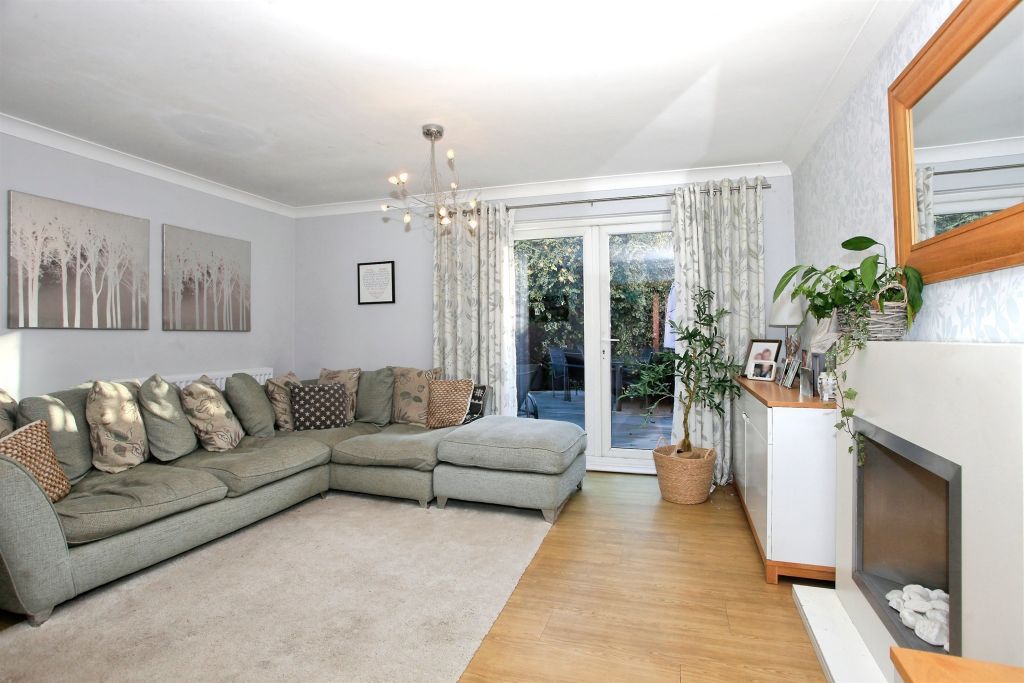 Property photo 2 of 20 Lounge