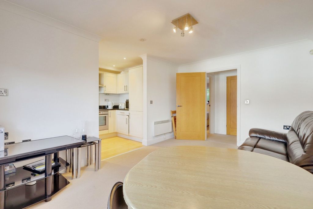 Additional image 4 of 2 bed flat for saleHigh Street, Benfleet SS7