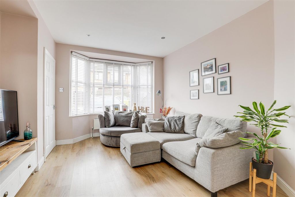 Property photo 1 of 15 12758.Jpg