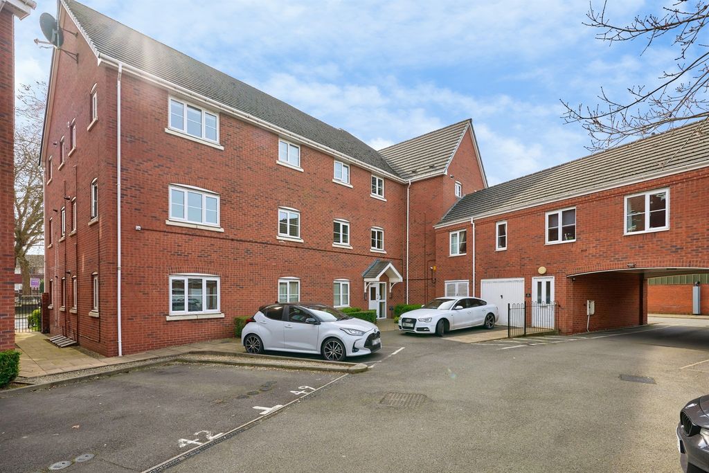 Property photo 1 of 14