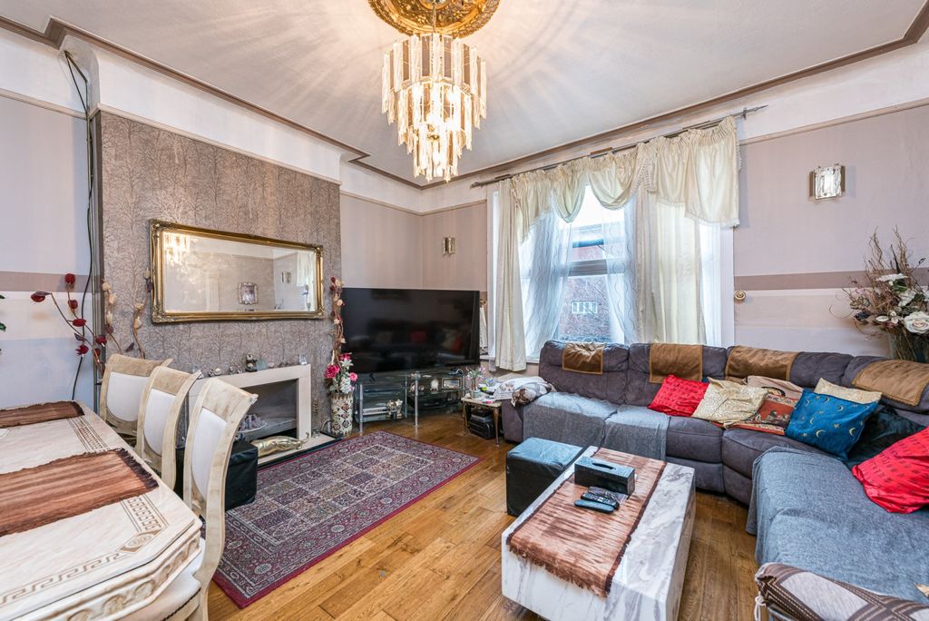 Property photo 2 of 11