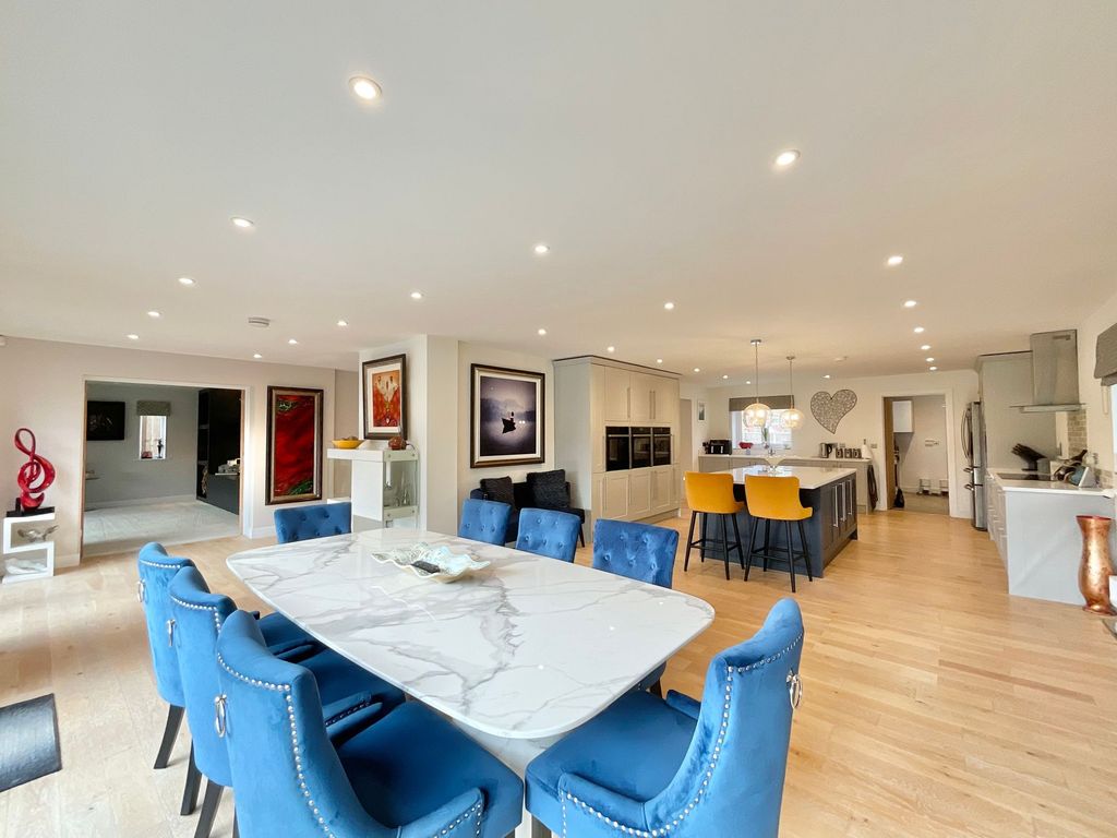 Property photo 2 of 35